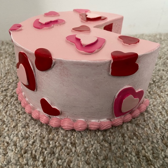 Ecco Faux Valentines Day Cake - Picture 3 of 8